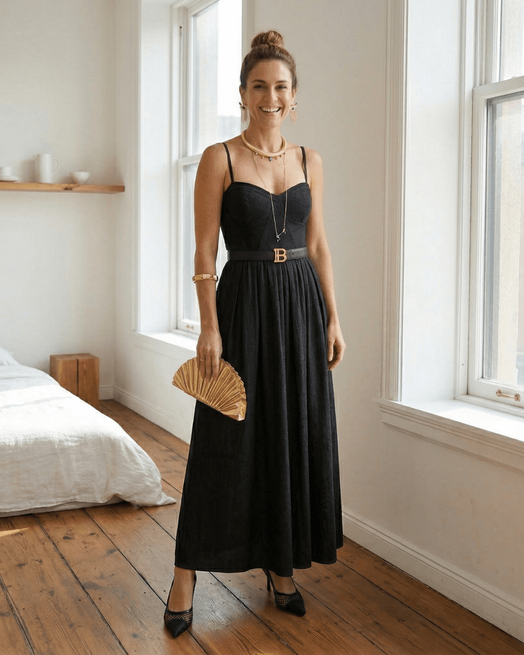 Vestido Midi Preto com Cintura Marcada